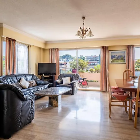 아파트 Flat With Swimming Pool Close To The Sea