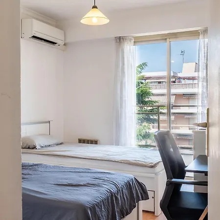 Flat With Swimming Pool Close To The Sea Apartman *