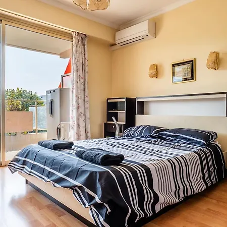 Flat With Swimming Pool Close To The Sea 아파트 *